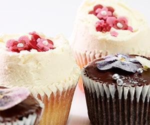 Champagne cupcakes with champagne frosting | Kitchen Geekery