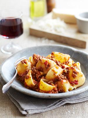 Lumaconi with ragout | Kitchen Geekery