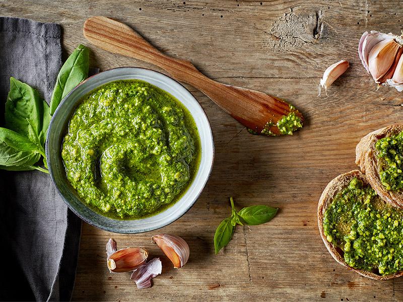 Green pesto sauce | Kitchen Geekery
