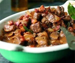 Venison casserole with port and wild mushroom | Kitchen Geekery