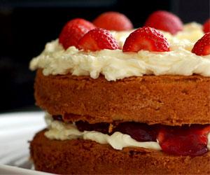Victoria sponge cake | Kitchen Geekery