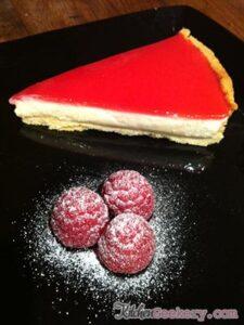 Yogurt and raspberry tart